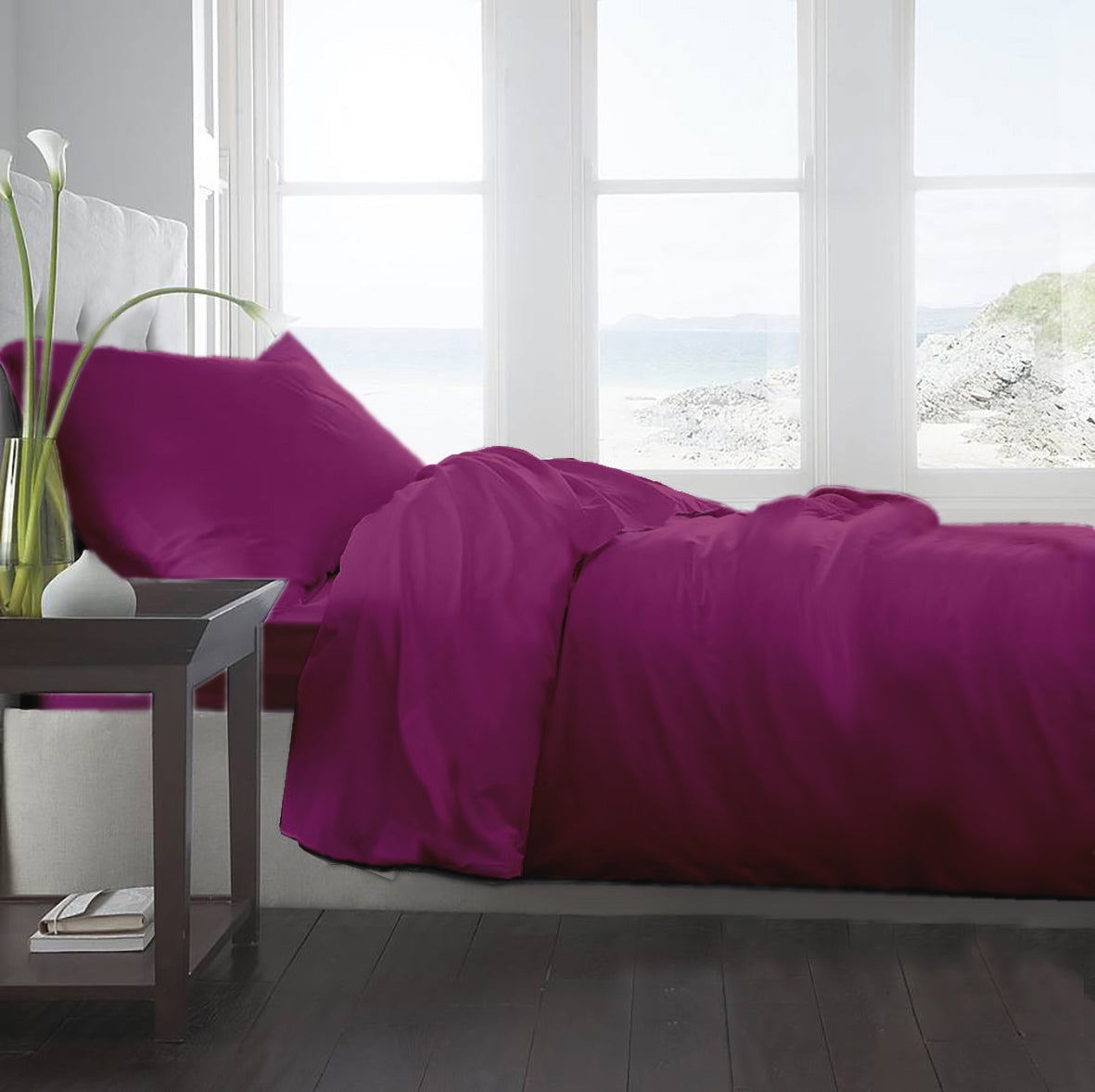 Lenjerie de pat in nuanta roz fuchsia.